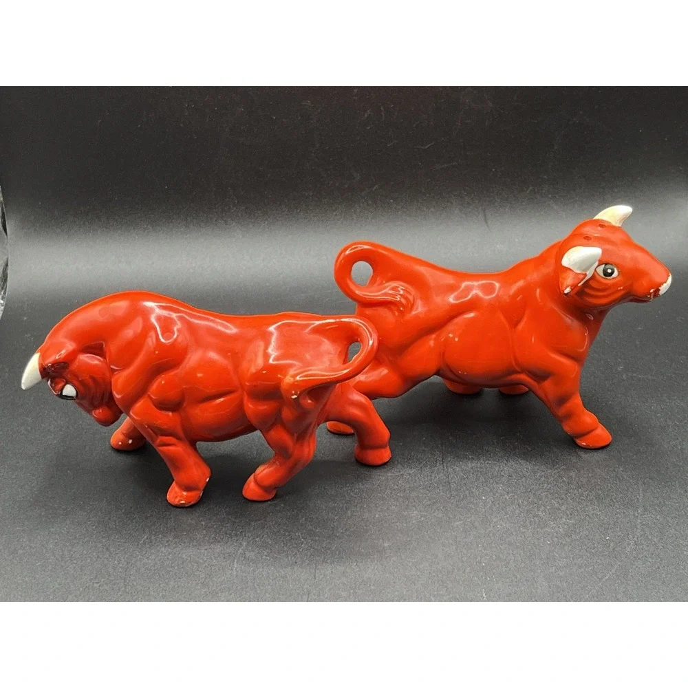 1960s Red Bulls Salt & Pepper Shakers Lego Japan Vtg MCM Ceramic‎ 3